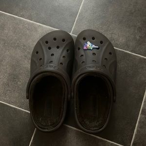 Brown fuzzy lined crocs